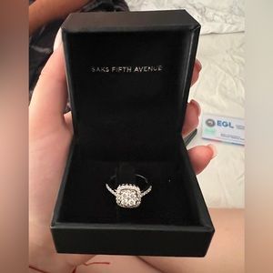 White gold ring with 39 natural diamonds